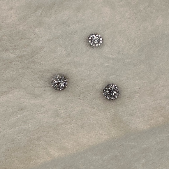 Women’s Karl Lagerfeld Paris Ivory Shawl/Wrap or Scarf with Embellishments - Picture 8 of 14